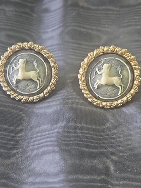 Vintage Gold‑Tone Sagittarius Style Cameo Cufflinks